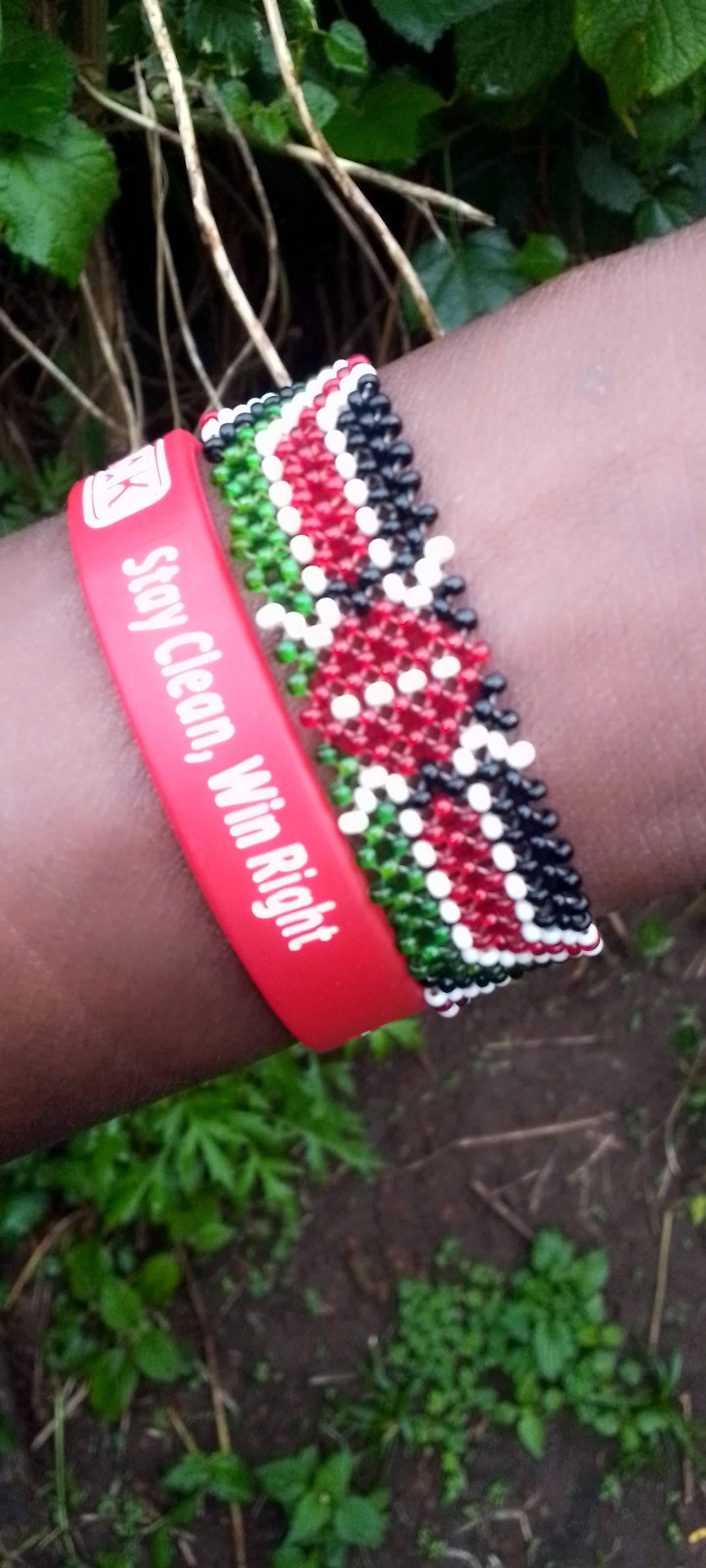 Bracelete de missanga símbolo de Iten