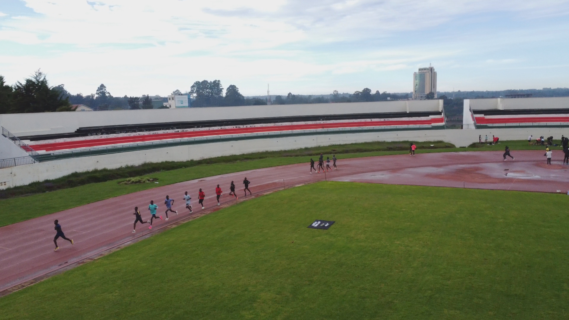Erick treinando na pista de Iten, Quênia, a Casa dos Campeões.